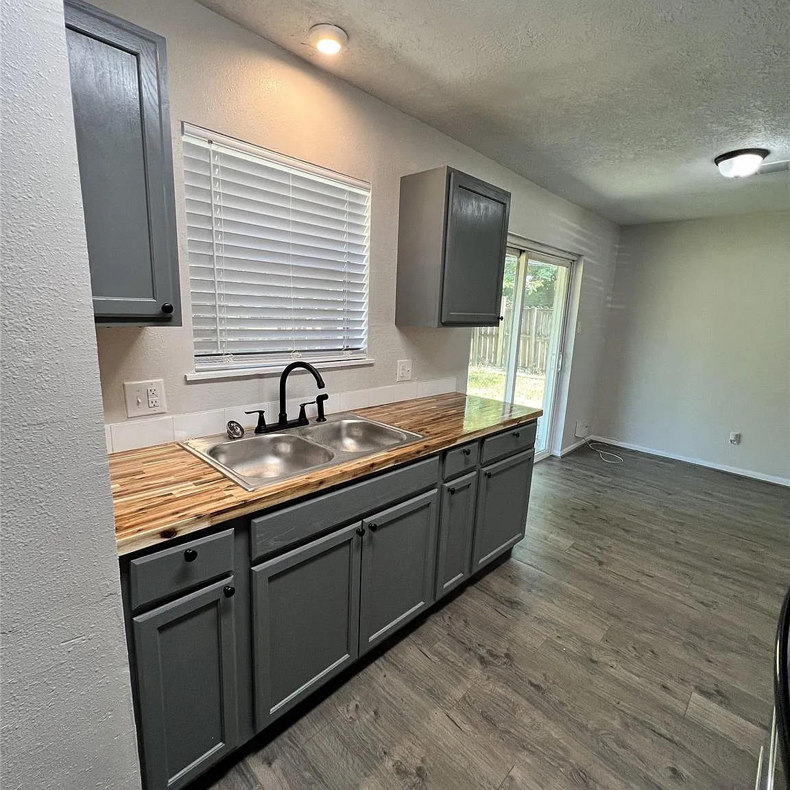 2 bed, 1.0 bath, 894 sqft, $995 — Photo 3