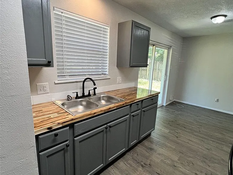 918 N Pine Ave — Photo 3