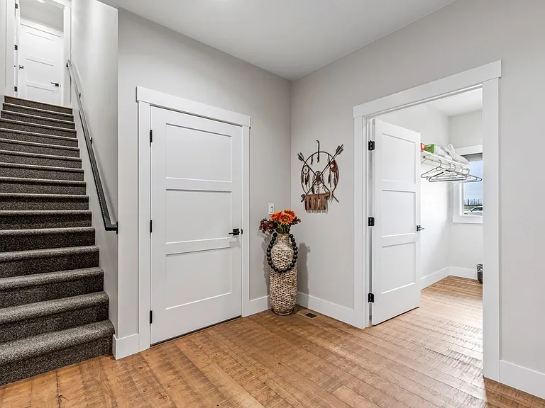 501 Wheatland Ln — Photo 12