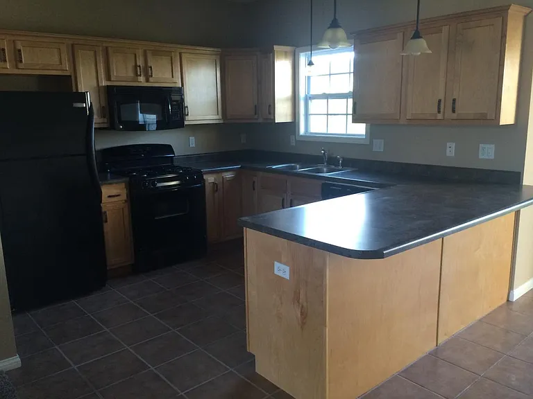 1705 E Timber Wolf Ln #B — Photo 3