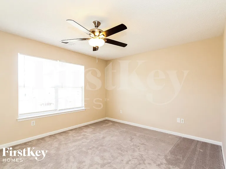 802 Almora Dr — Photo 8