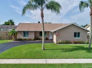 9705 Richmond Cir, Boca Raton, FL 33434