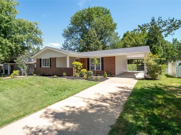 2302 Wesford Dr, Maryland Heights, MO 63043