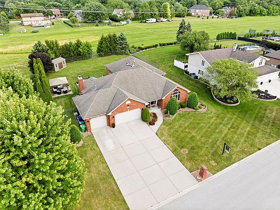 3rd image of 16065 Ridgewood Dr
