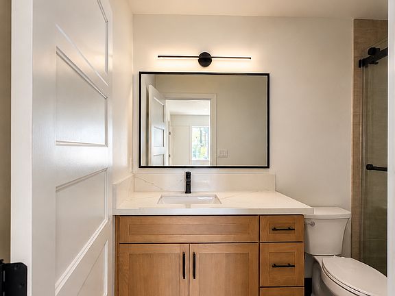 2nd image of 124 N Inglewood Ave #7