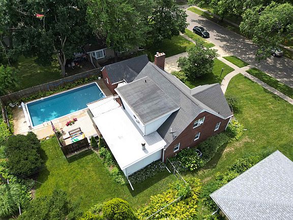 3rd image of 517 Vale Ave N