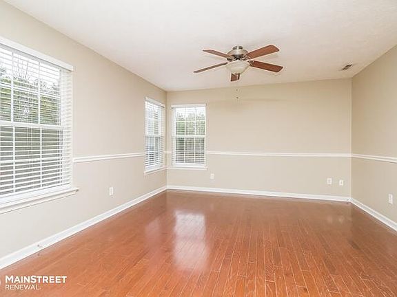 2nd image of 719 Clear Cir