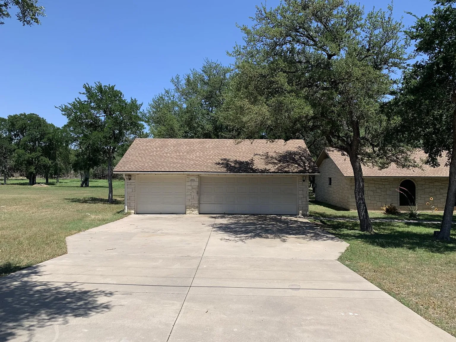 4 bed, 2056 sqft, $2,395 — Photo 2