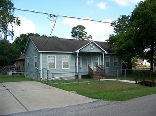 2015 Smith St, Waller, TX 77484