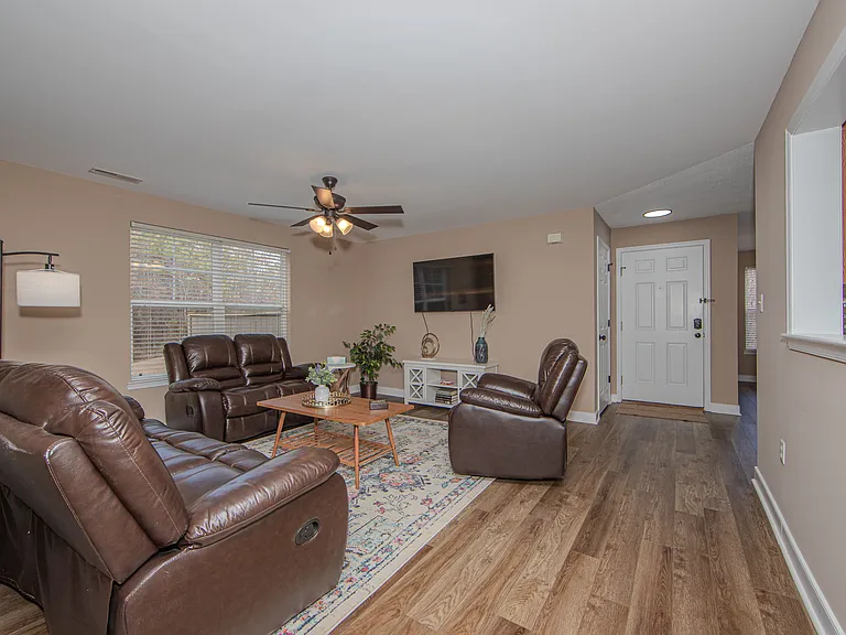 1526 Woodland Ct — Photo 10