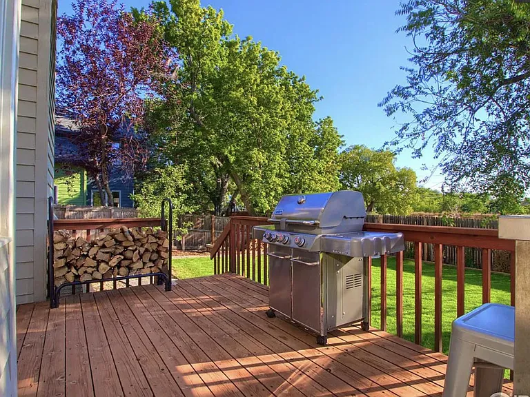 1130 Utica Cir — Photo 22