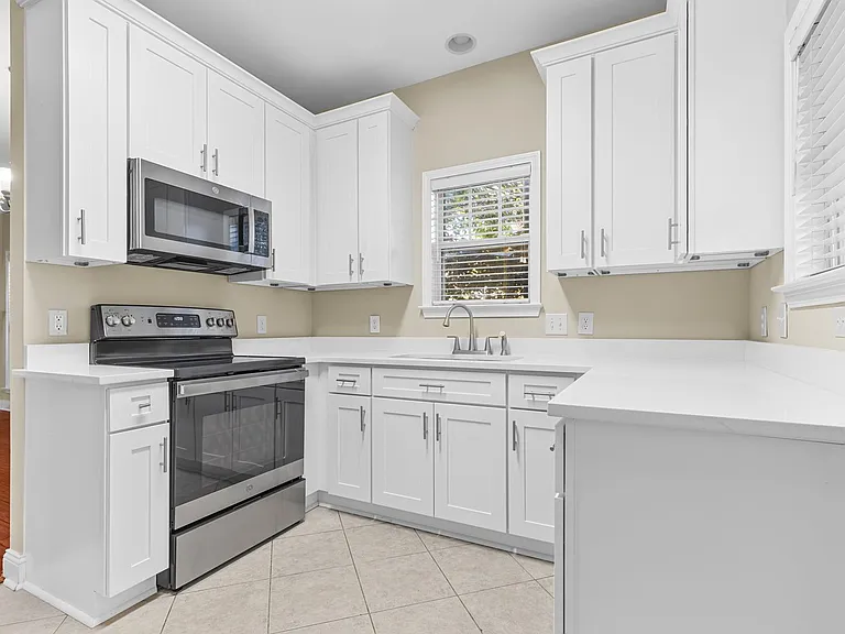958 W 1st St — Photo 14