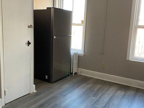 3rd image of 833 N Washington St #4