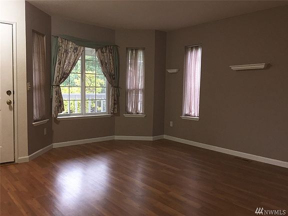 5th image of 4041 SE Saxon Ct