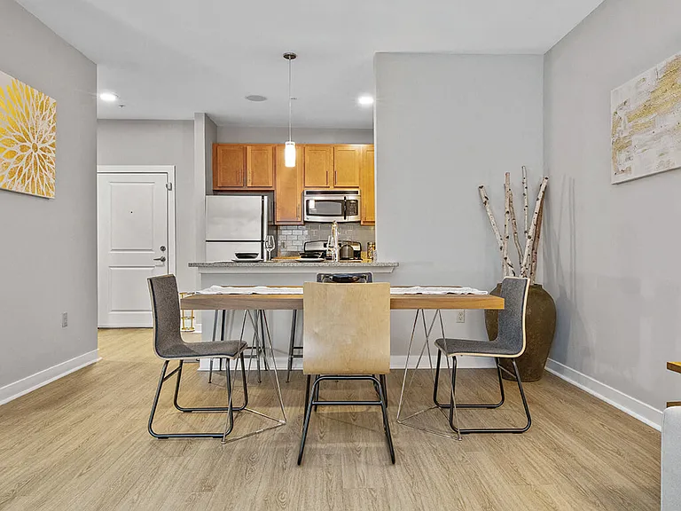 Axis Admiral's Hill Apartments — Photo 4