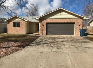 3601 Rockwood Dr, Hutchinson, KS 67502