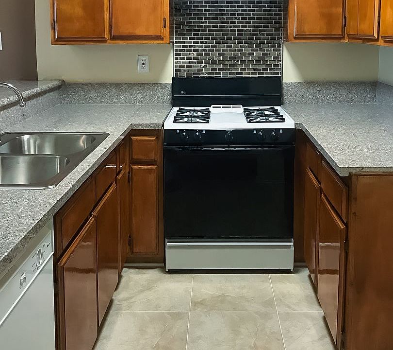 2nd image of 7452 Hazeltine Ave #309