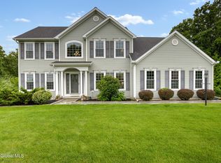 9 Isabella Ct, East Greenbush, NY 12061