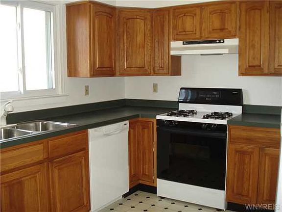 3rd image of 45 Woodlee Ln