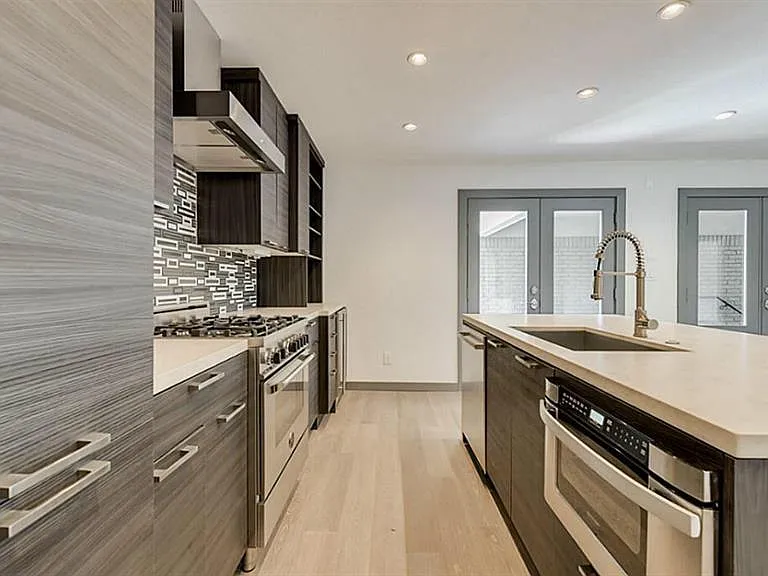 1410 Hyde Park Blvd #101 — Photo 31