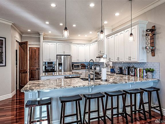 4th image of 727 Blalock Dr