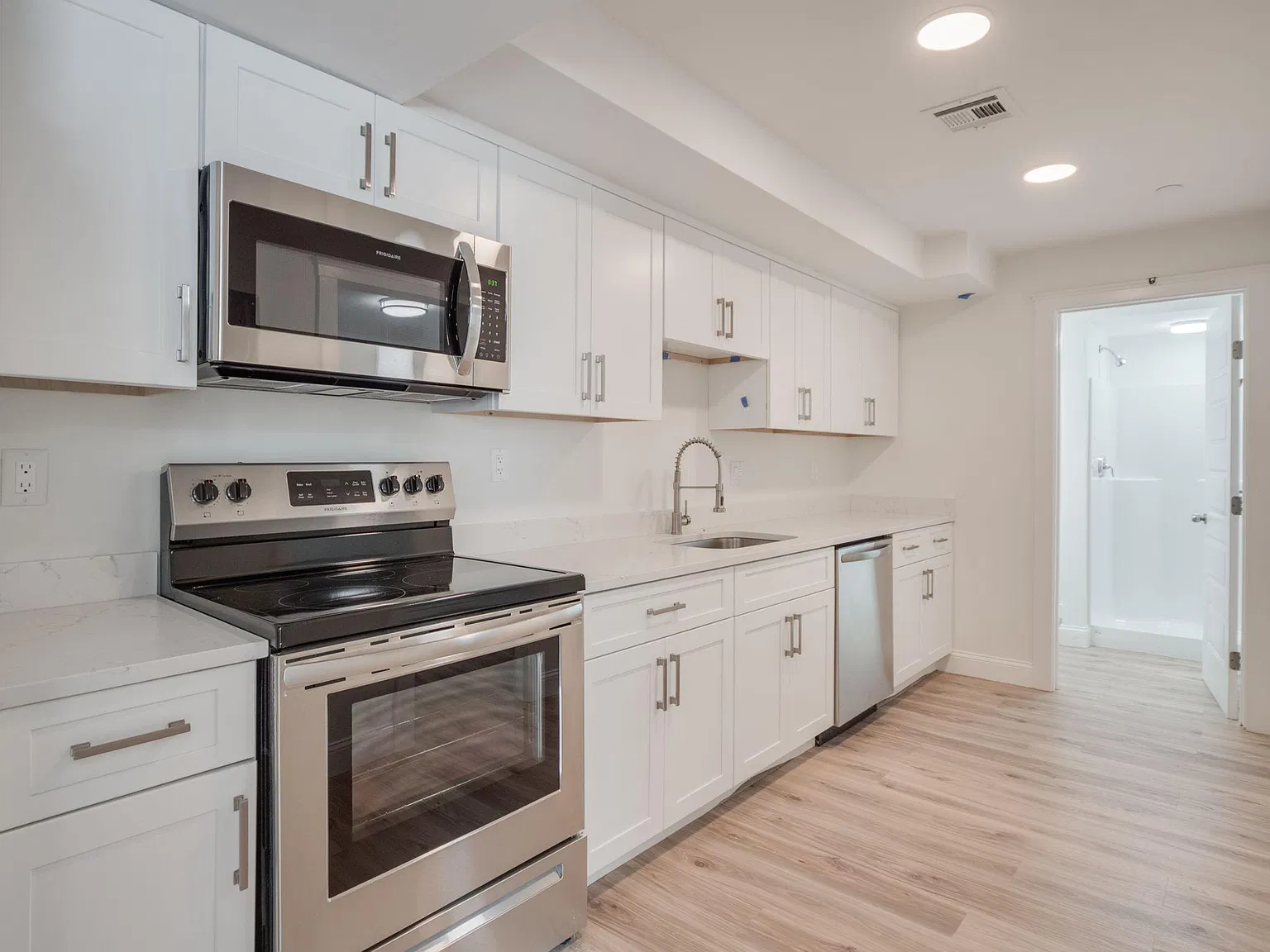 2 bed, 695 sqft, $2,050 — Photo 1