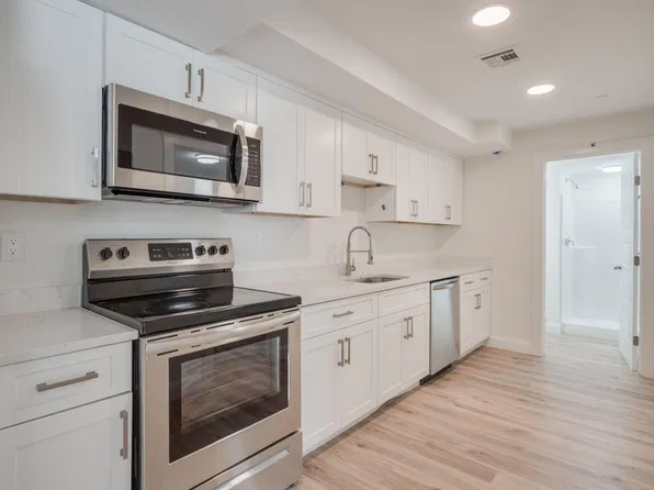 14 William St APT 2, Worcester, MA 01609