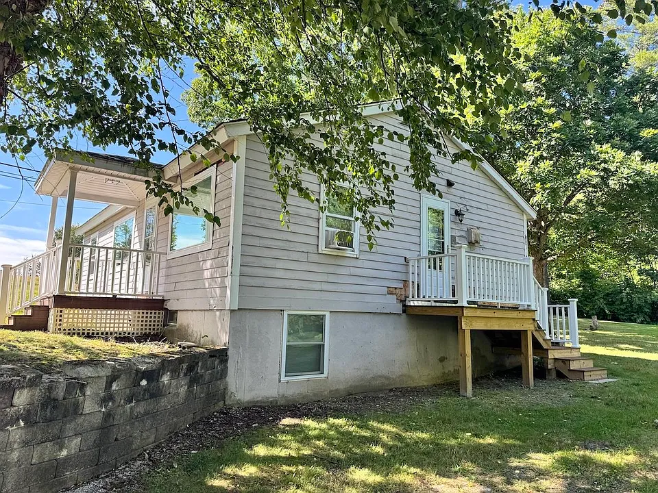 3 Pine Crest Dr