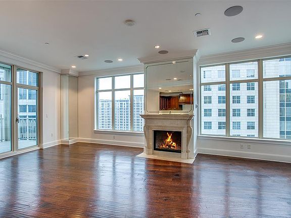 2nd image of 2555 N Pearl St APT 1505