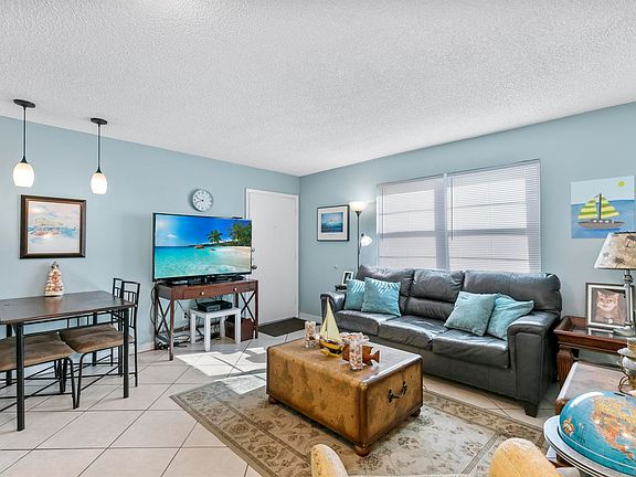 5th image of 457 Tallwood St Unit 303