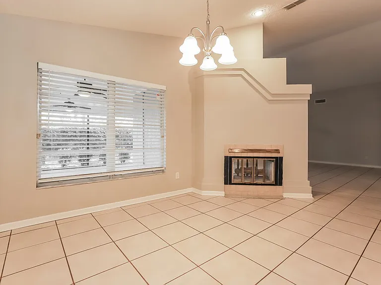 1521 Vernon Ct — Photo 5