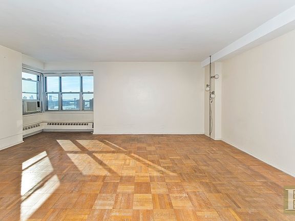 5th image of 570 Grand St APT H2005