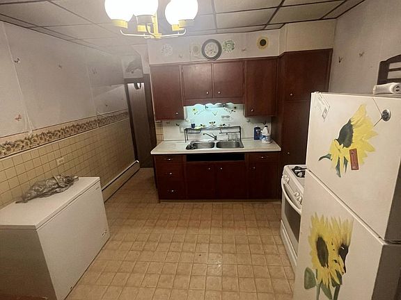 4th image of 244 E Center St