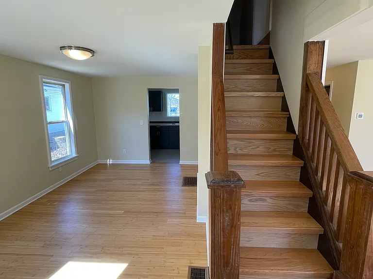 2 Pine St — Photo 3