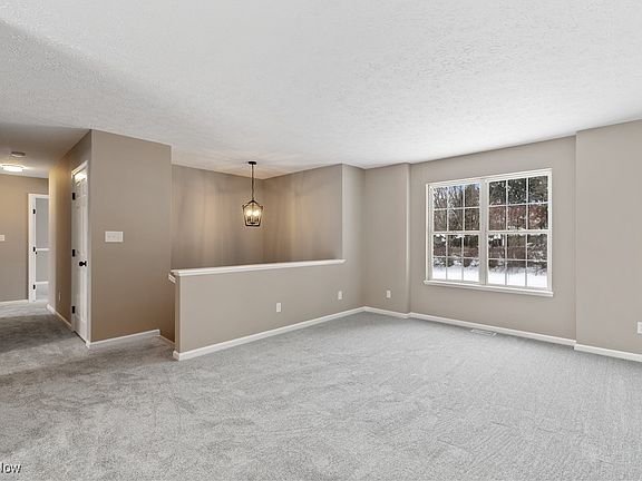 5th image of 410 Columbine Ave