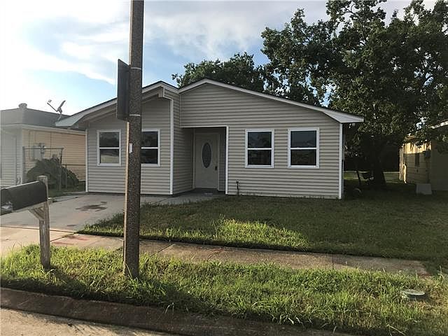 1st image of 10211 Castlewood Dr