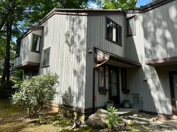 4 Earls Court #E, Farmington, CT 06032