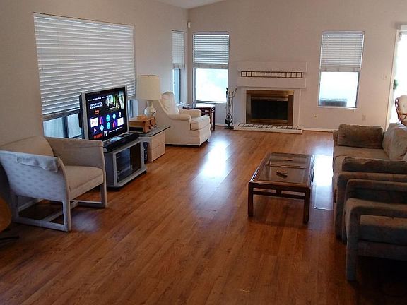 living room w/ fireplace
