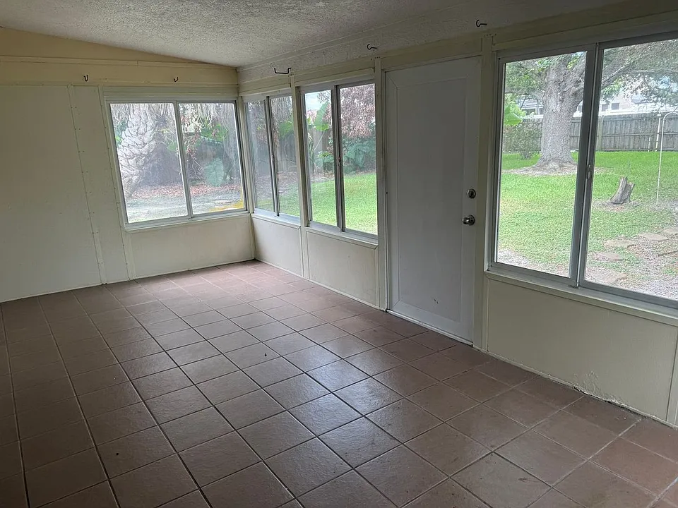 113 S Deerwood Ave