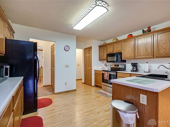 5th image of 215 Christina Way