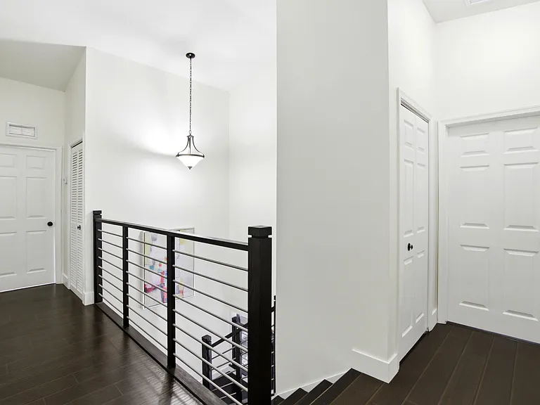 101 Mill Pond Ln — Photo 12