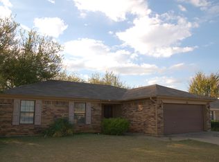 516 Chambers Creek Dr S, Everman, TX 76140