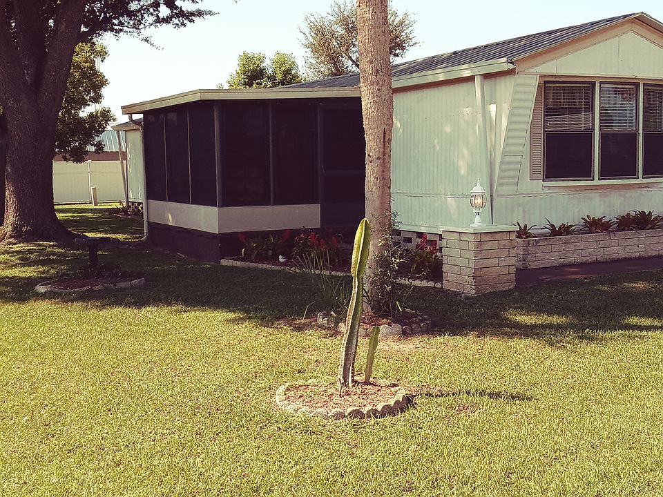 Front of House 
pull in three Car drive way