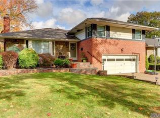 39 Cedar Rd, Westbury, NY 11590