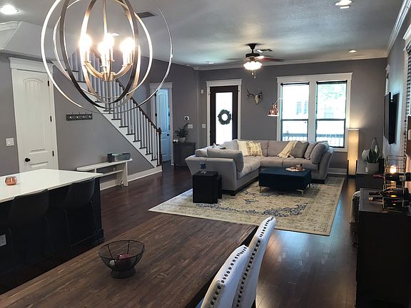 2nd image of 404 E Courtland Pl