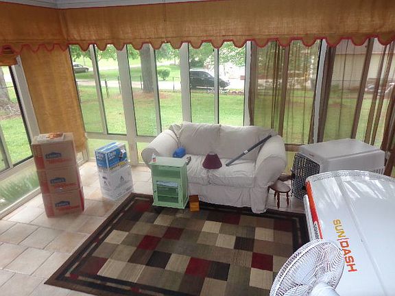 5th image of 420 Henderson Dr