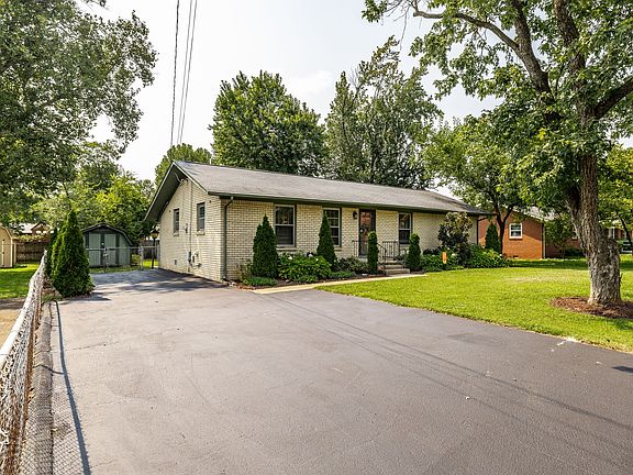5th image of 934 Temple Ct