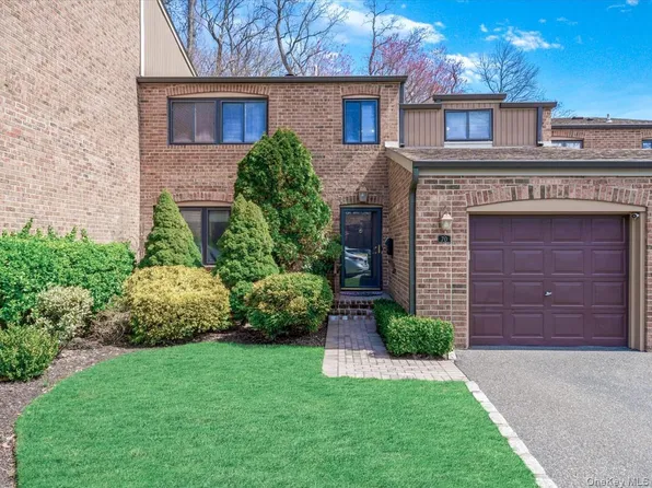 70 Windsor Gate Drive, North Hills, NY 11040