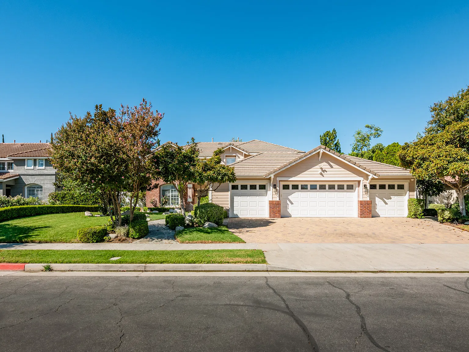 4 bed, 3.5 bath, 3067 sqft, $11,995 — Photo 2