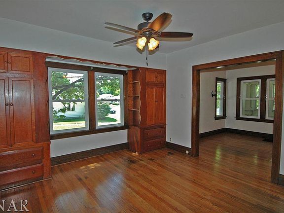 4th image of 1001 E Emerson St